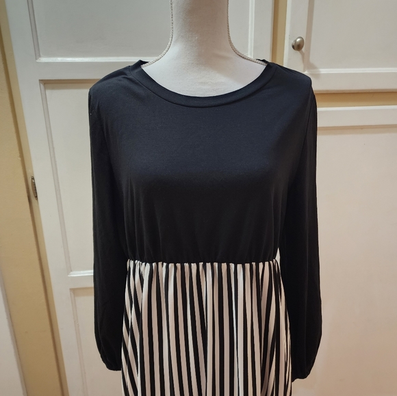 SHEIN Women's Vertical Stripped Print Dress - Picture 6 of 13